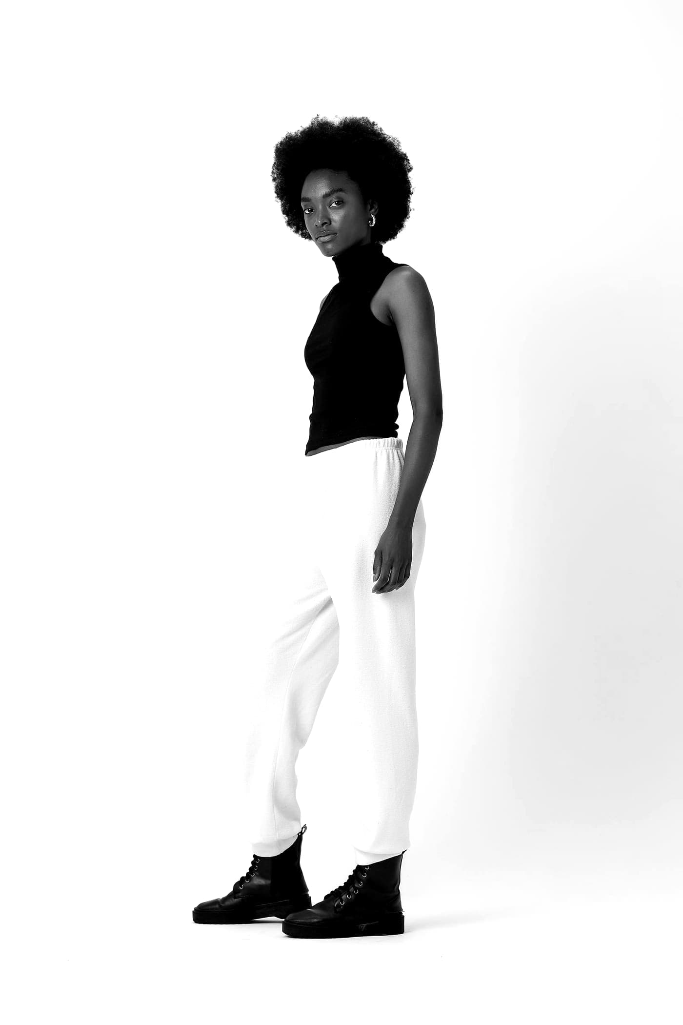 Look 04 — Clean lines only